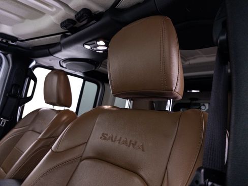 Used 2022 Jeep Wrangler Unlimited Sahara AWD/4WD image 10