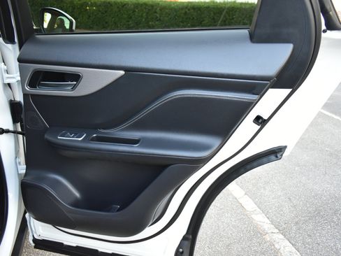 Used 2018 Jaguar F-PACE S image 34