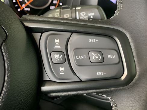 Used 2025 Jeep Wrangler Unlimited Sport AWD/4WD image 26