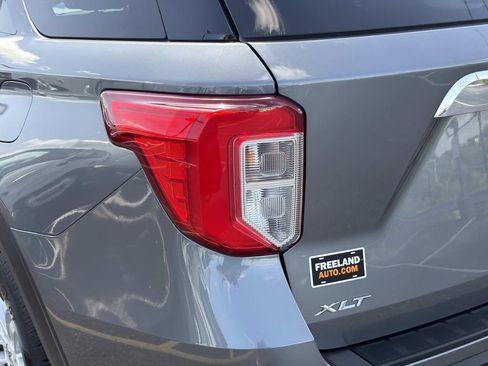 Used 2023 Ford Explorer XLT AWD/4WD image 12