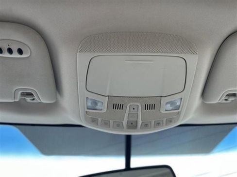 Used 2017 Ford Edge Titanium w/ Technology Package image 21