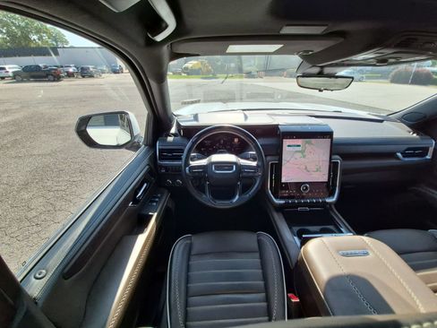 Certified 2025 GMC Yukon Denali Ultimate AWD/4WD image 21