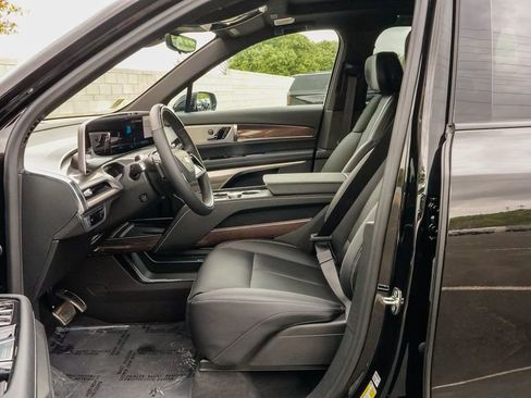 New 2026 Cadillac Vistiq Luxury w/ LPO, Premium Carpet Package image 13