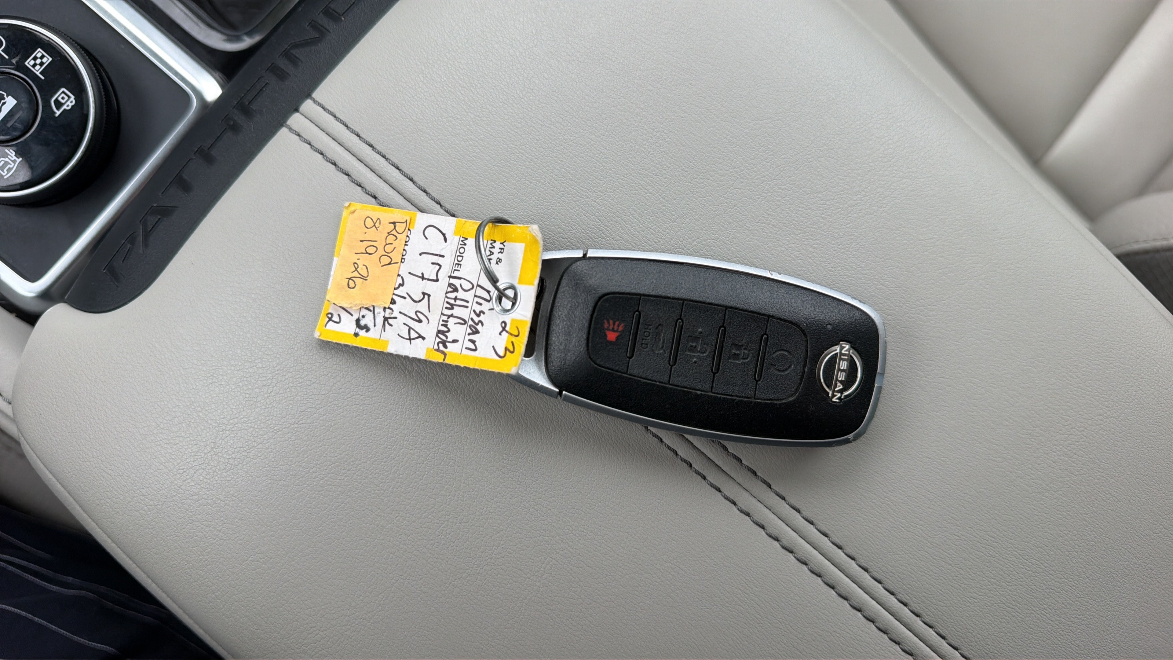 Used 2023 Nissan Pathfinder SL w/ Black Appearance Package AWD/4WD image 23