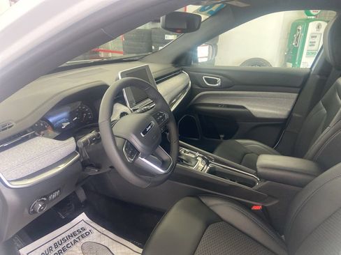 New 2026 Jeep Compass Latitude image 7