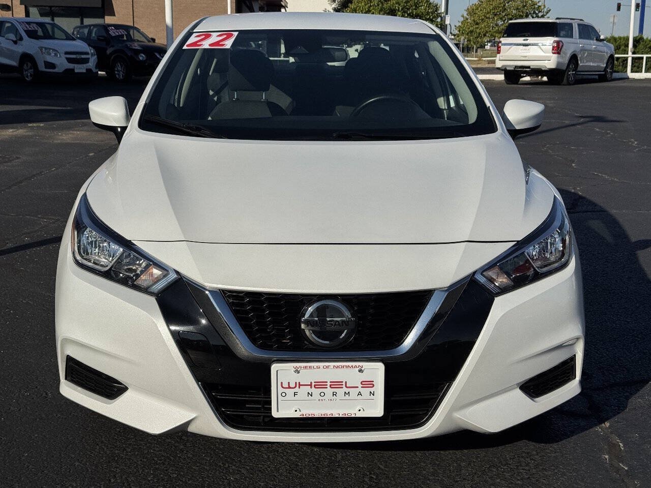 Used 2022 Nissan Versa SV FWD image 2