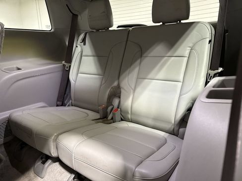 Used 2017 GMC Acadia SLT FWD image 23