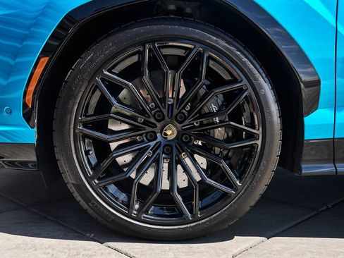 Used 2025 Lamborghini Urus SE AWD/4WD image 3