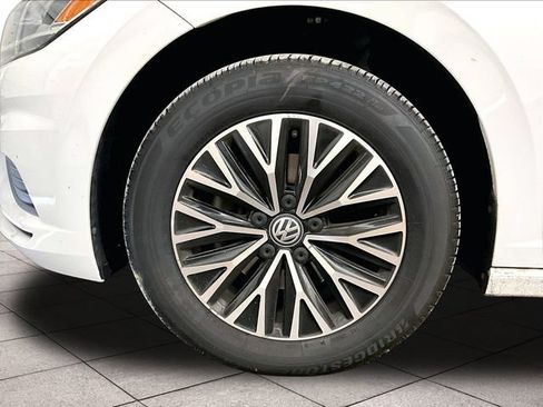Used 2020 Volkswagen Jetta SE w/ SE Cold Weather Package FWD image 8