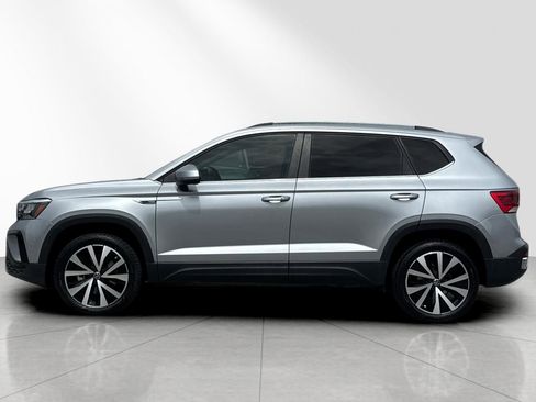 Used 2022 Volkswagen Taos SE FWD image 7