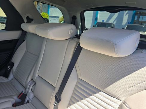 Used 2023 Land Rover Discovery S AWD/4WD image 19