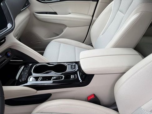 Used 2023 Buick Envision Preferred image 27