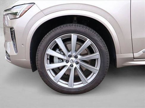 Used 2025 Volvo XC90 B5 Ultra w/ Protection Package Premier AWD/4WD image 9