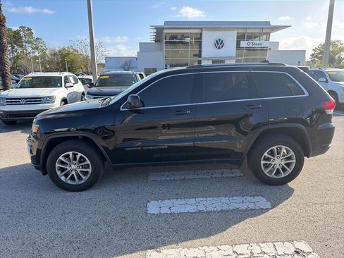 Used 2021 Jeep Grand Cherokee Laredo image 3