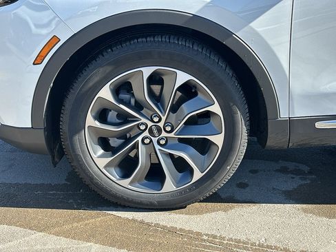 Used 2022 Lincoln Nautilus Reserve image 3