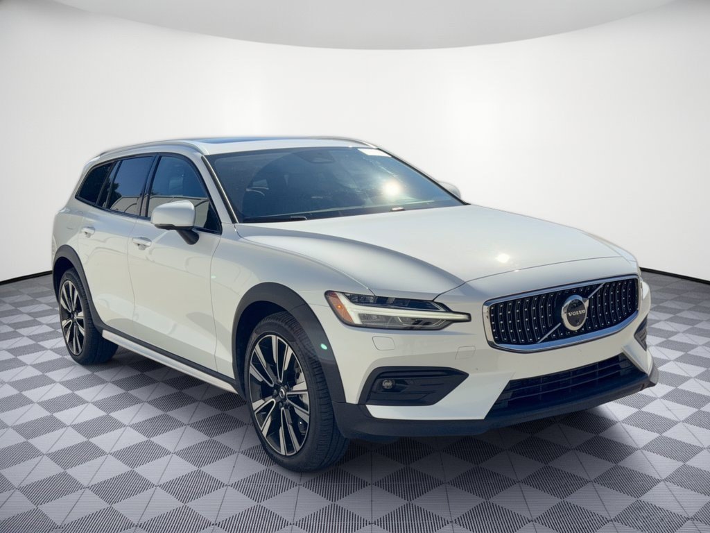 Certified 2025 Volvo V60 B5 Cross Country Ultra AWD/4WD image 7