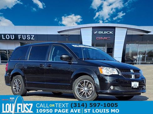 Used 2017 Dodge Grand Caravan SXT w/ Driver Convenience Group image 1
