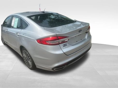 Used 2017 Ford Fusion SE w/ Fusion SE Technology Package FWD image 19