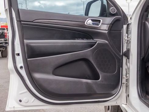 Used 2018 Jeep Grand Cherokee Altitude image 15