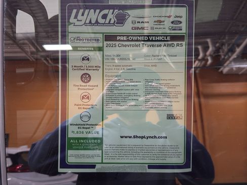 Used 2025 Chevrolet Traverse RS image 43