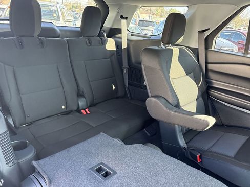Used 2024 Ford Explorer XLT image 28