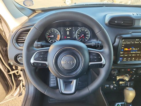 Used 2023 Jeep Renegade Latitude image 18