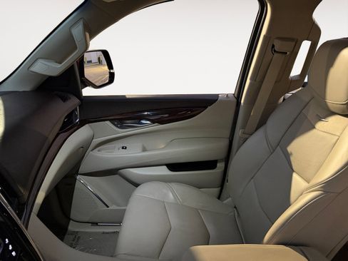 Used 2016 Cadillac Escalade Premium image 17