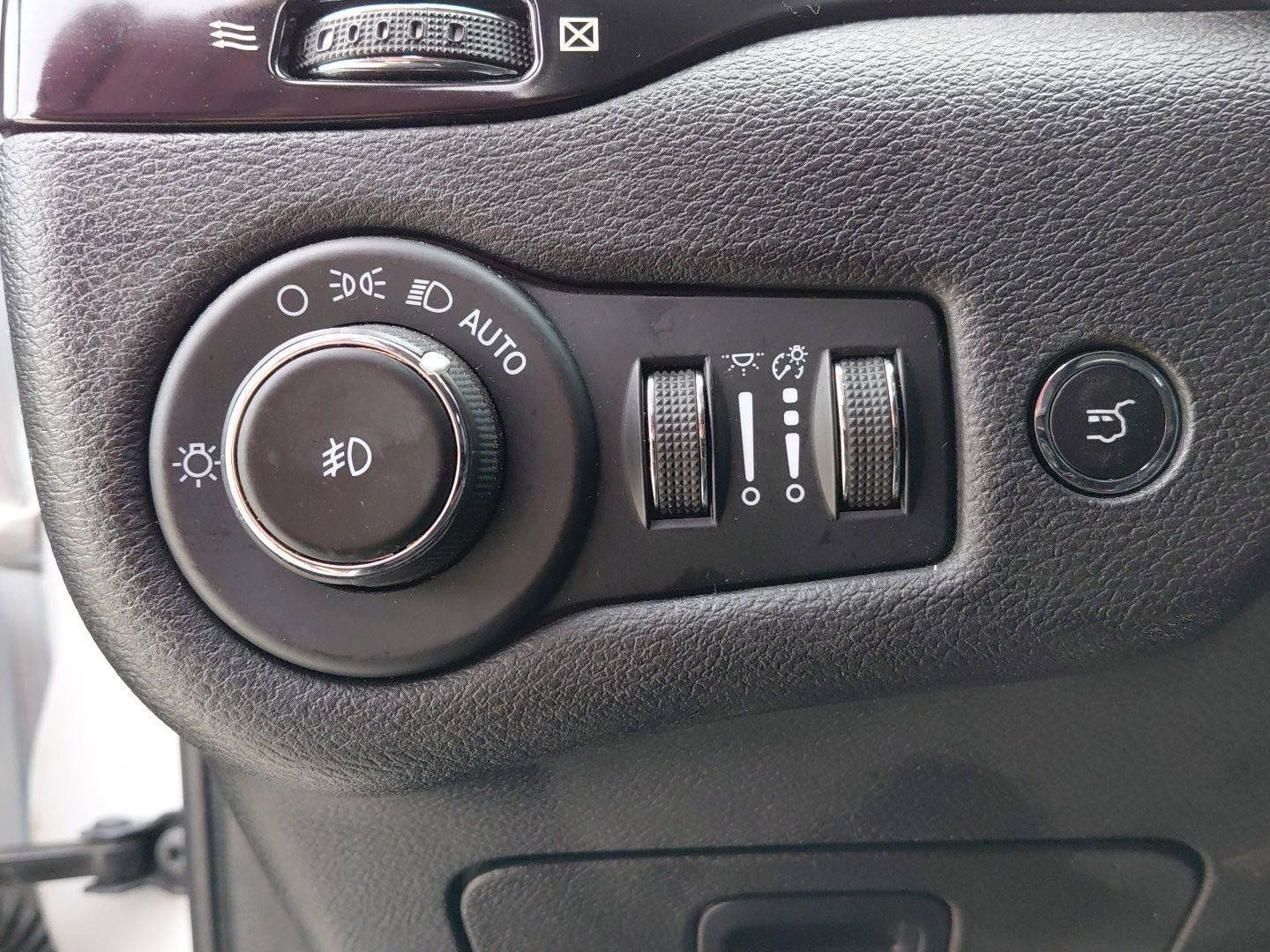 Used 2023 Jeep Cherokee Altitude Lux AWD/4WD image 26
