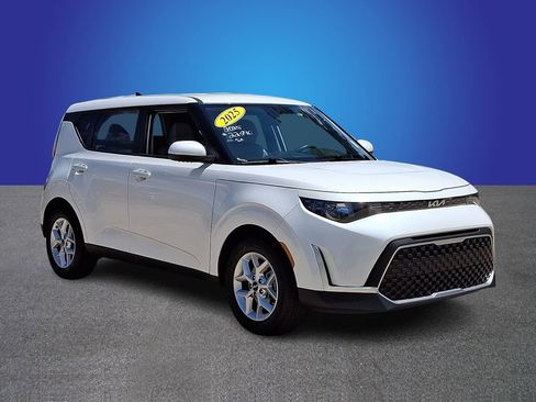 Used 2025 Kia Soul LX w/ LX Technology Package FWD image 3