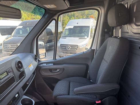 Used 2023 Mercedes-Benz Sprinter 144 Cargo image 37