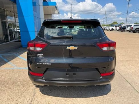 Used 2023 Chevrolet TrailBlazer LS FWD image 4