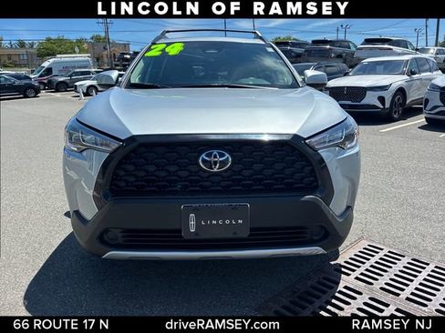 Used 2024 Toyota Corolla Cross LE w/ Moonroof Package AWD/4WD image 10