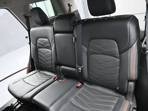 Used 2024 Nissan Pathfinder Platinum w/ Black Appearance Package AWD/4WD image 16
