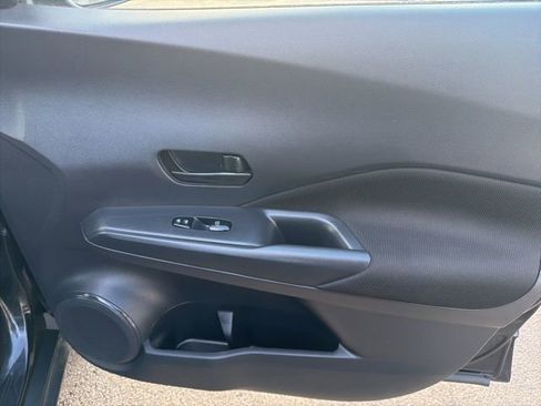 Used 2021 Nissan Kicks S image 32