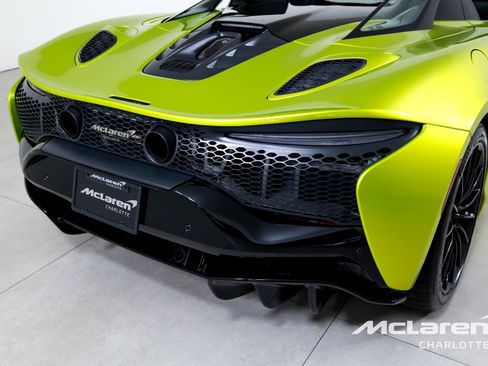 Used 2025 McLaren Artura Spider RWD image 29