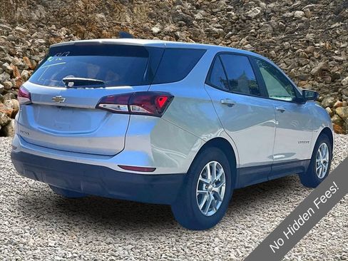 Used 2022 Chevrolet Equinox LS FWD image 2
