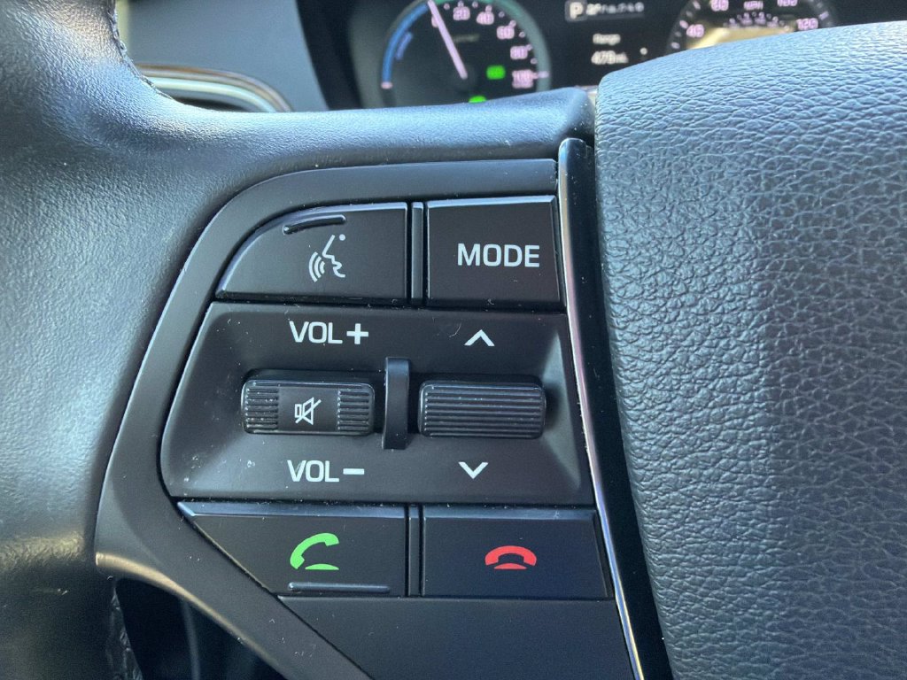 Used 2016 Hyundai Sonata Limited w/ Option Group 02 FWD image 24