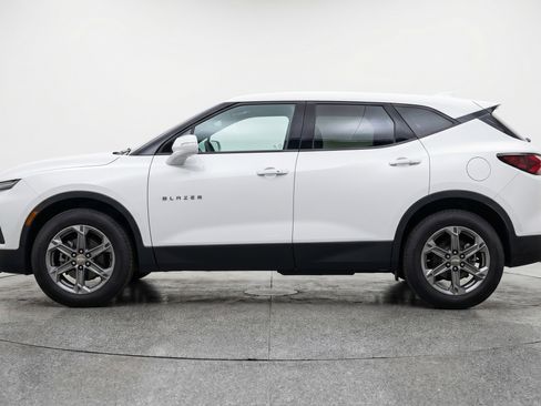 Used 2025 Chevrolet Blazer LT FWD image 5