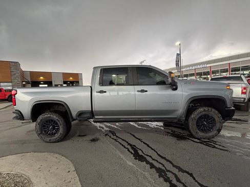 Used 2024 Chevrolet Silverado 2500 ZR2 image 5