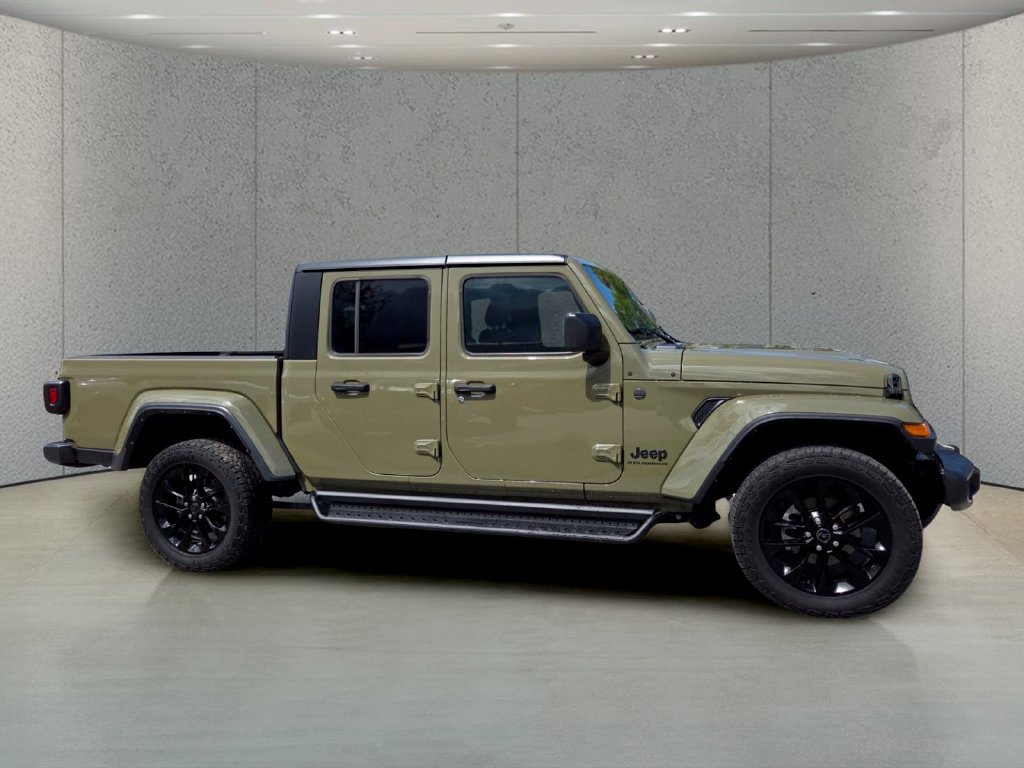 Used 2025 Jeep Gladiator Sport AWD/4WD image 3