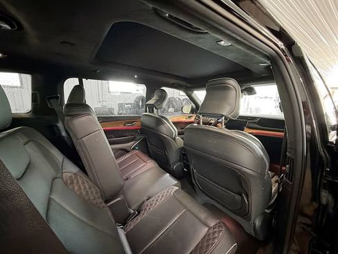 Used 2023 Jeep Grand Cherokee L Summit AWD/4WD image 11