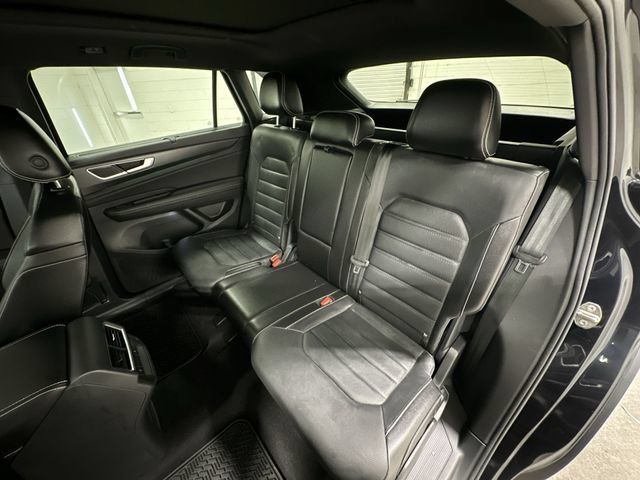 Used 2024 Volkswagen Atlas Cross Sport SEL R-Line AWD/4WD image 15