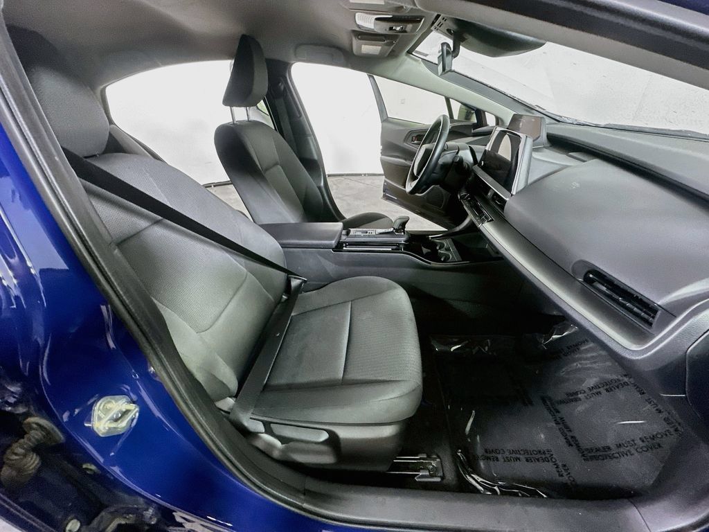 Used 2025 Toyota Prius LE FWD image 11