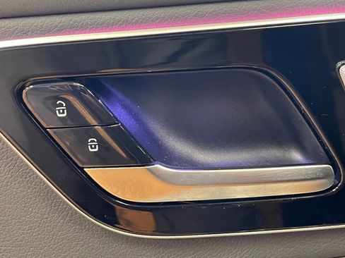 Used 2025 Mercedes-Benz GLC 350e 4MATIC image 18