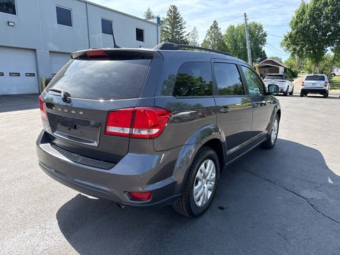 Used 2019 Dodge Journey SE w/ Premium Group FWD image 3