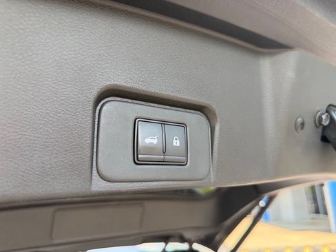 Used 2025 Nissan Rogue SV AWD/4WD image 11