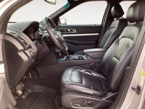 Used 2016 Ford Explorer XLT w/ Equipment Group 202A image 22