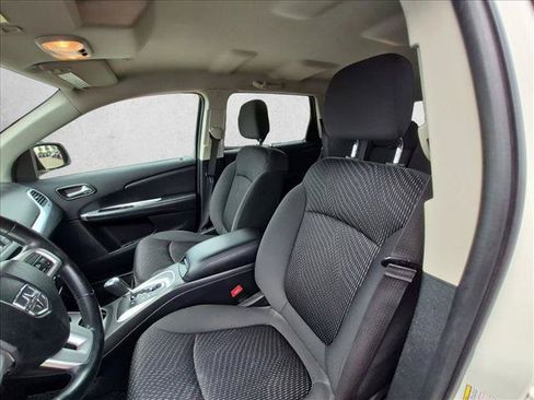 Used 2018 Dodge Journey SE w/ Connectivity Group FWD image 11