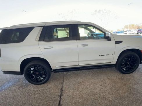 Certified 2023 GMC Yukon Denali image 9