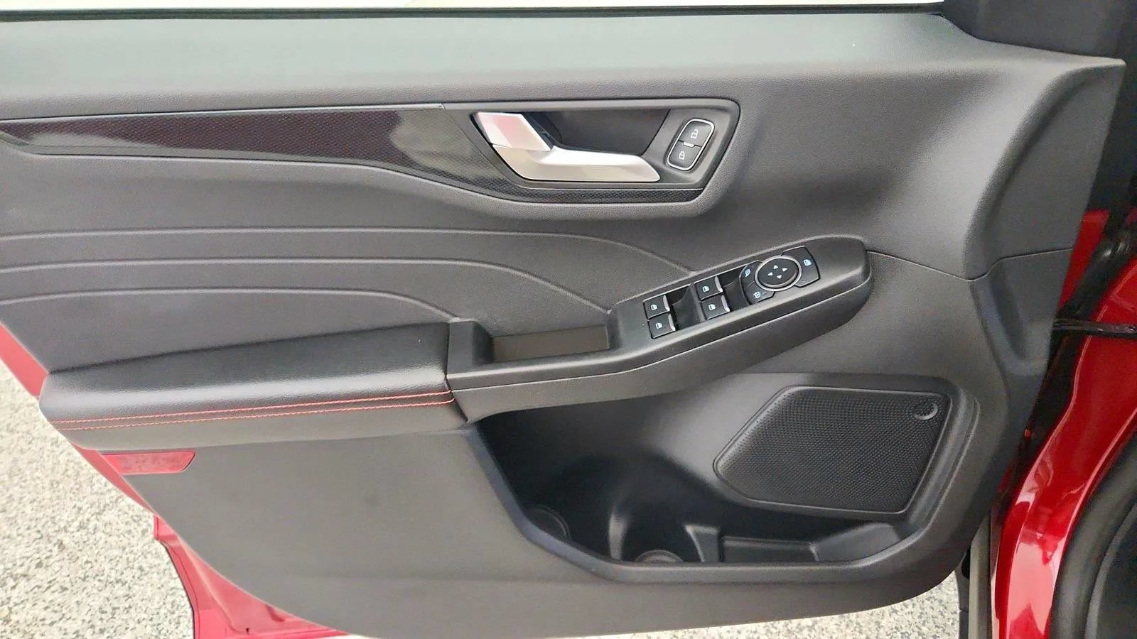 Used 2025 Ford Escape ST-Line FWD image 24